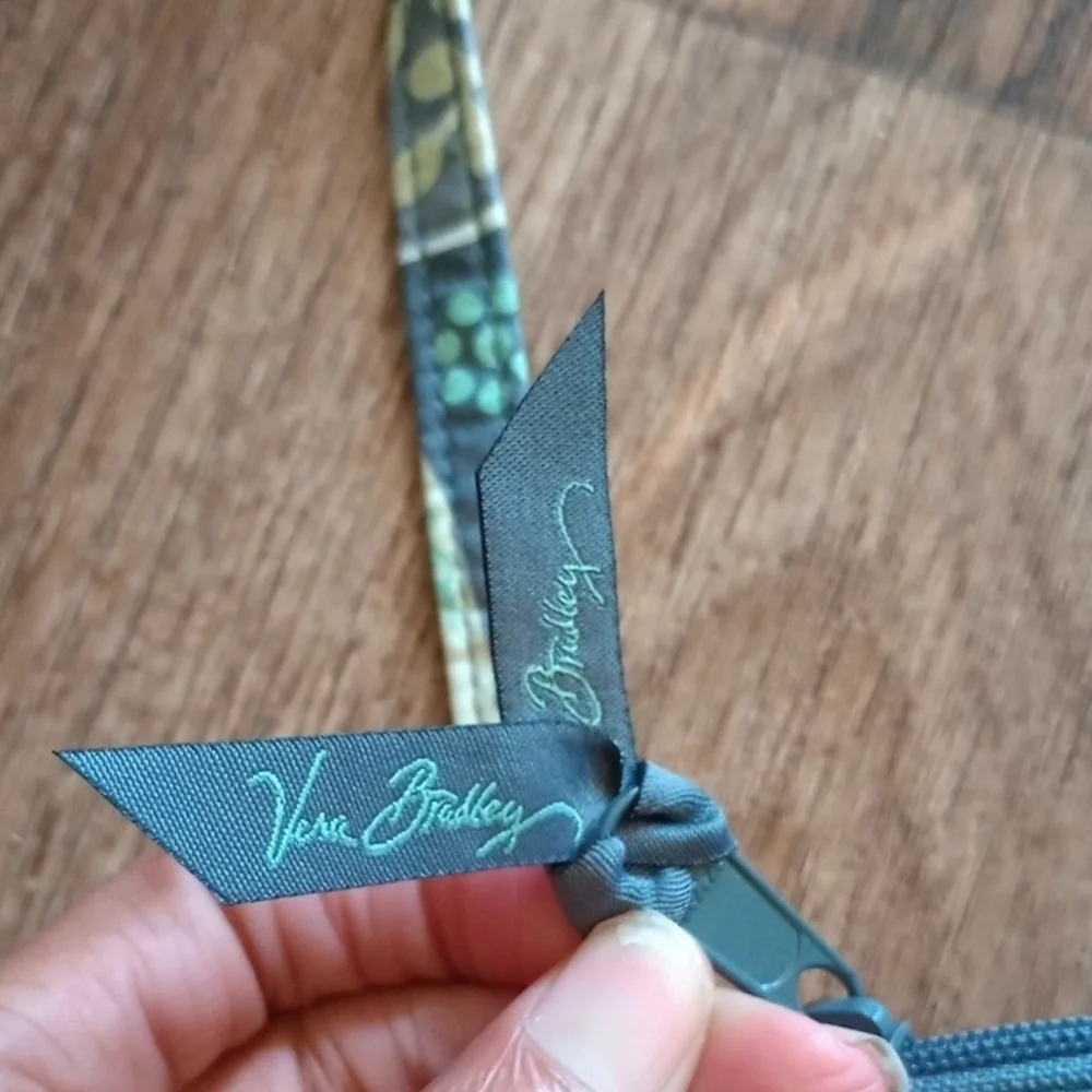 Vibrant Vera Bradley Floral Shoulder Bag Normadic Floral - Picture 3 of 5